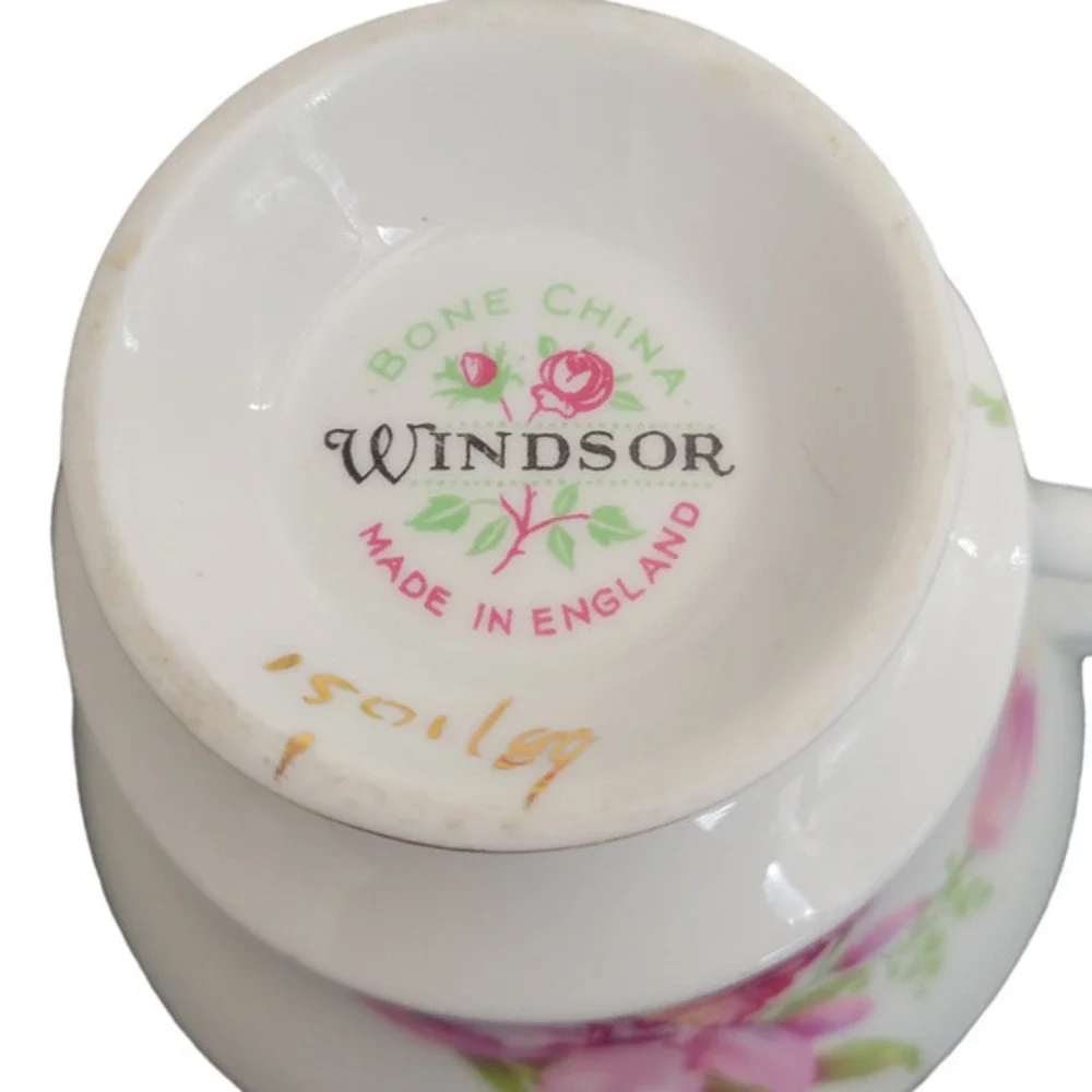 Vintage MCM 1960s Windsor Bone‎ China Tea Cup and Saucer England Gold Trim